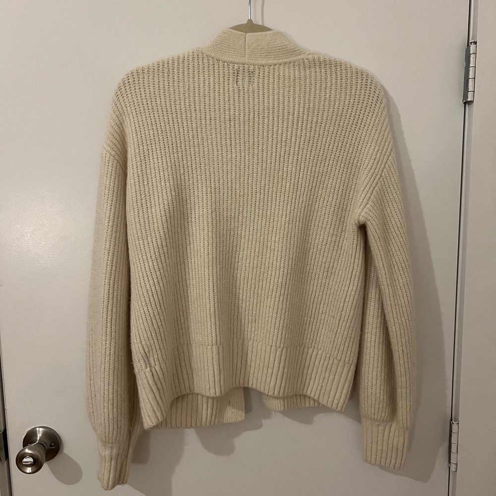 SOLD 🔴 Gap Chunky V Neck Cream Cardigan - Picture 2 of 5